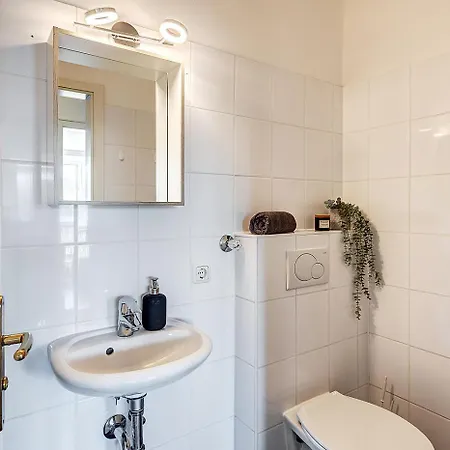 2br In Schwabing- What'app - 0034-635-520-036 - For Reservations! Appartement Munich